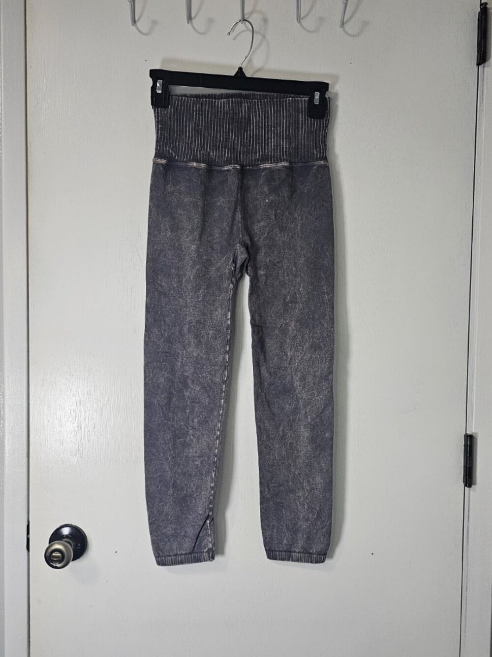 Free people Distressed Print Gray Women's Leggings - Size Medium NEW - Picture 2 of 6